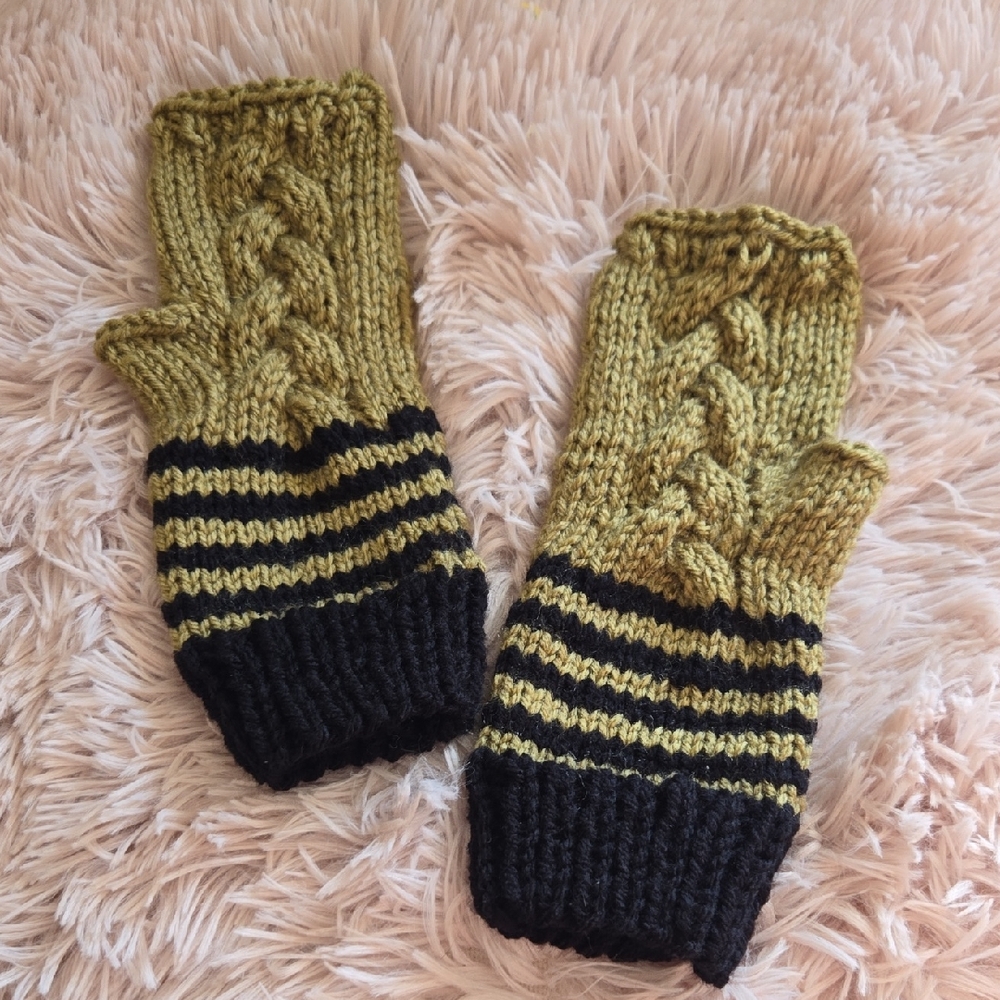 Brand new Cozy Cable Handknit Fingerless Gloves Mittens Moss Green Black Stripes